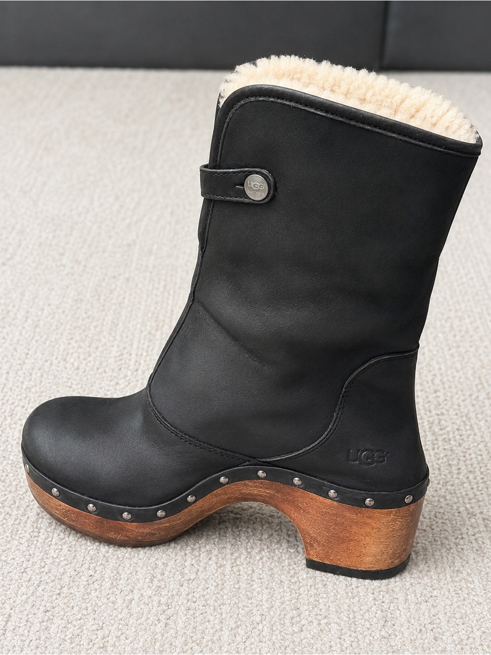UGG Australia Lynnea Clog Boots Black Shearling Wood Heel Studded Size 6